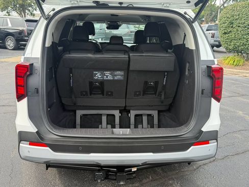 Used 2025 Kia Carnival EX FWD image 9