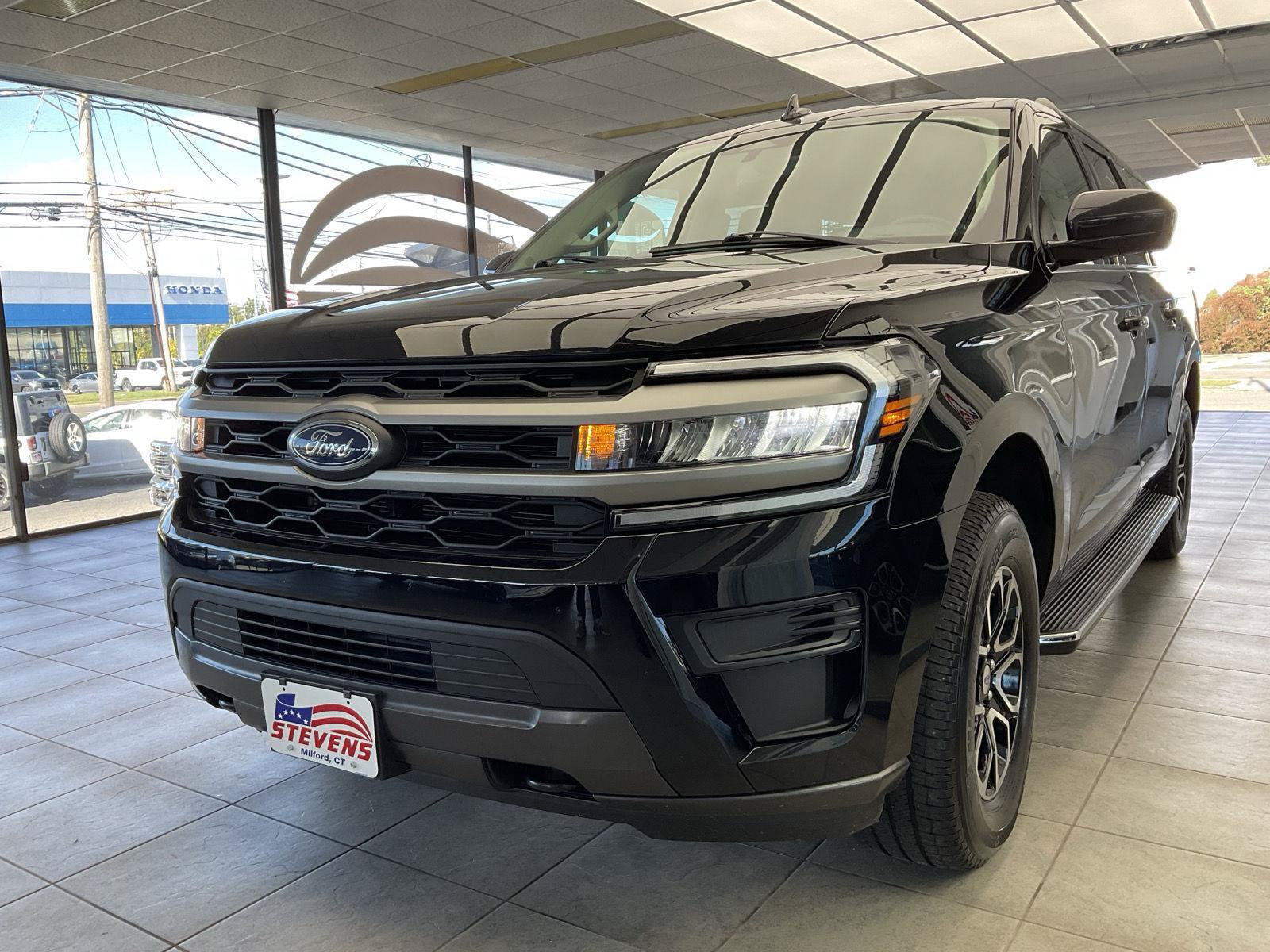 Used 2023 Ford Expedition Max XLT AWD/4WD image 3