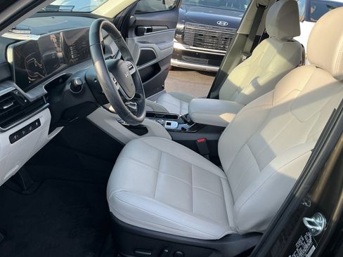 Used 2024 Kia Telluride EX image 11