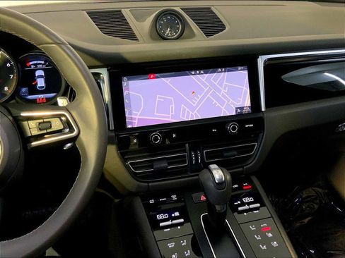 Used 2023 Porsche Macan image 16