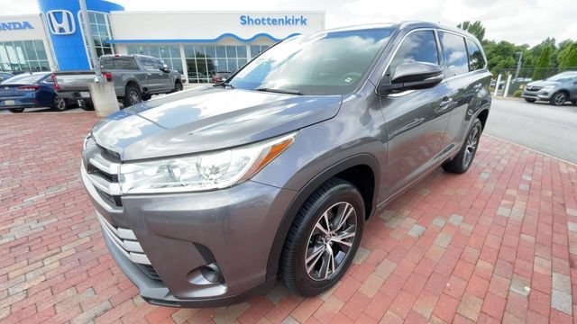 Used 2018 Toyota Highlander LE FWD image 5