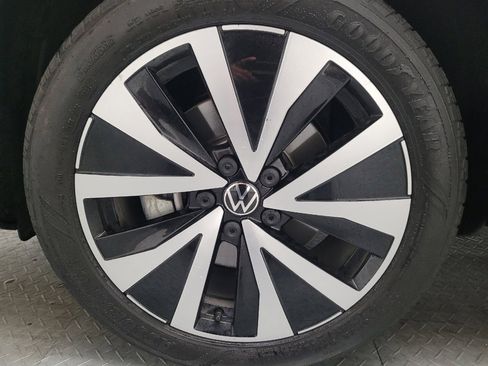 Used 2023 Volkswagen Taos SE FWD image 31