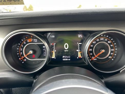 Used 2020 Jeep Wrangler Unlimited Sahara image 18