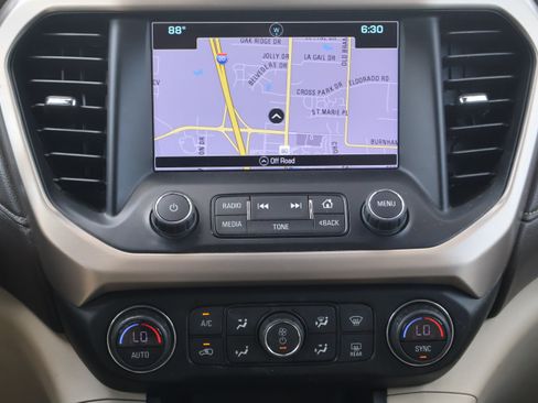Used 2019 GMC Acadia Denali w/ Technology Package FWD image 13