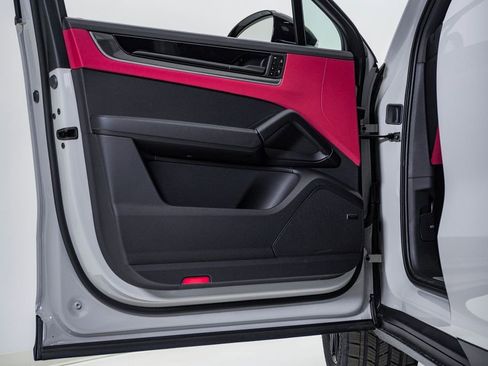 New 2026 Porsche Cayenne Coupe image 25