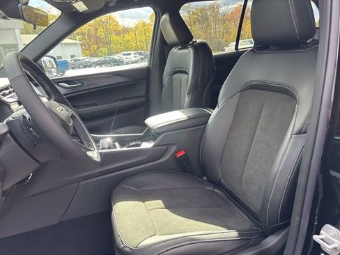 New 2025 Jeep Grand Cherokee Altitude image 9