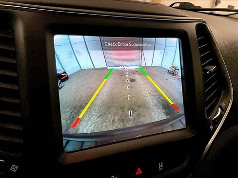 Used 2020 Jeep Cherokee Trailhawk AWD/4WD image 20
