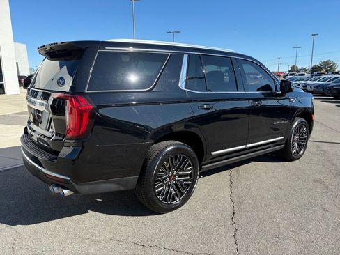 Used 2021 GMC Yukon Denali w/ Denali Premium Package image 3