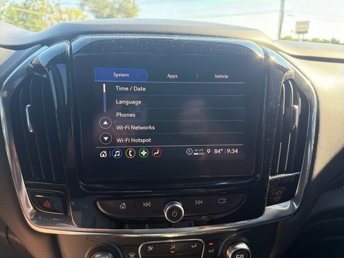 Used 2024 Chevrolet Traverse LT FWD image 34