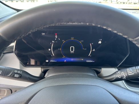 Used 2025 Chevrolet TrailBlazer LT w/ Convenience Package FWD image 21