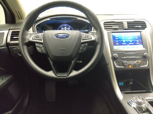 Used 2019 Ford Fusion SE image 22