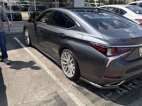 Used 2025 Lexus ES 350 w/ Premium Package FWD image 2
