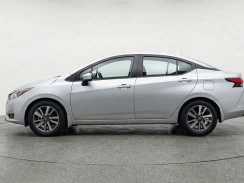 Used 2025 Nissan Versa SV image 5
