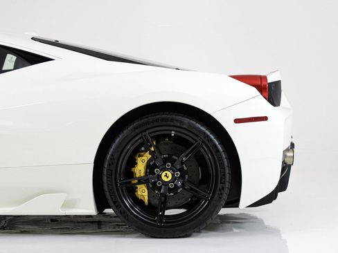 Used 2015 Ferrari 458 Speciale Coupe RWD image 5