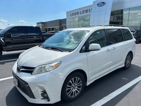 Used 2019 Toyota Sienna XLE w/ XLE Navigation Package FWD image 1