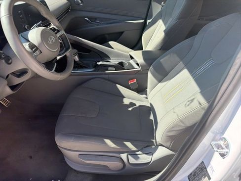 Used 2025 Hyundai Elantra Sport image 8