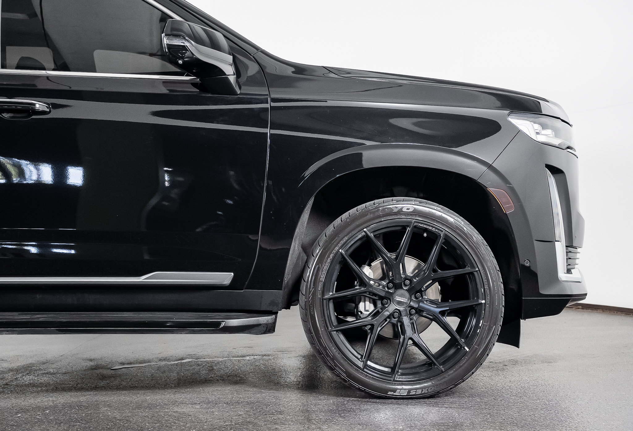 Used 2021 Cadillac Escalade Premium Luxury w/ LPO, Radiant Package AWD/4WD image 34