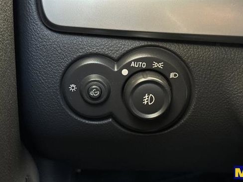 Used 2005 Chevrolet SSR w/ Preferred Equipment Group image 30