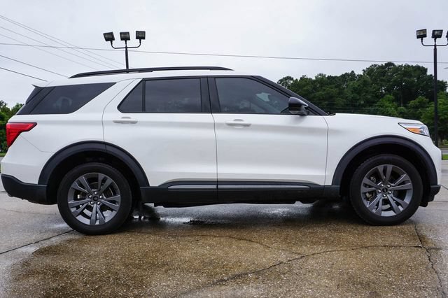Used 2022 Ford Explorer XLT w/ Equipment Group 202A AWD/4WD image 3