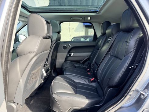 Used 2015 Land Rover Range Rover Sport SE image 14