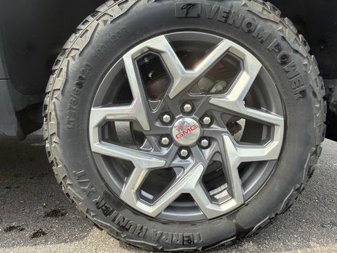 Used 2022 GMC Sierra 1500 SLT w/ SLT Premium Plus Package AWD/4WD image 22