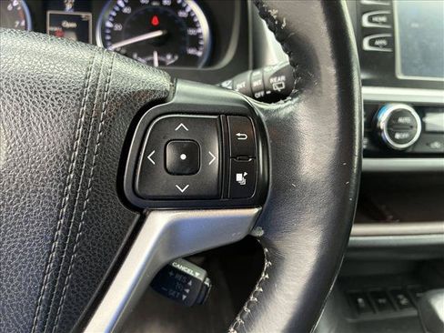 Used 2015 Toyota Highlander XLE AWD/4WD image 16