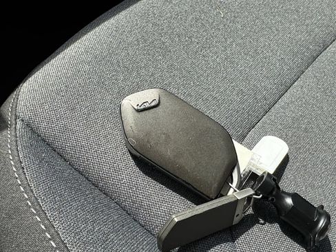 Used 2025 Kia K4 FWD image 33