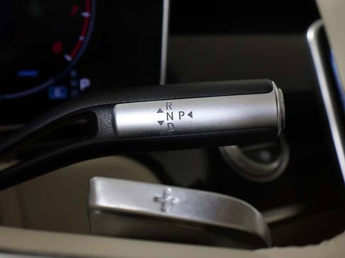 Used 2022 Mercedes-Benz S 500 4MATIC w/ 3D Technology Package image 46