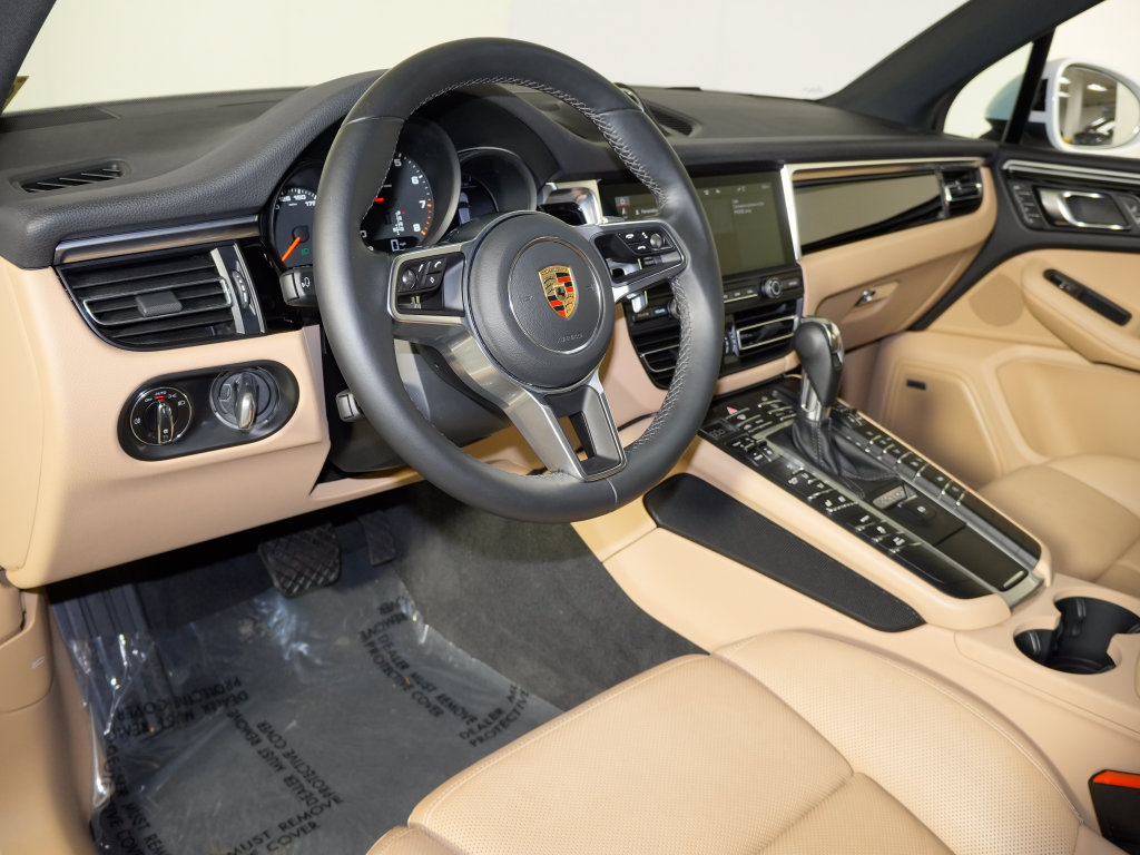 Certified 2020 Porsche Macan AWD/4WD image 4
