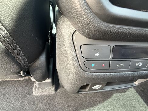 Used 2024 Honda Pilot Elite image 38