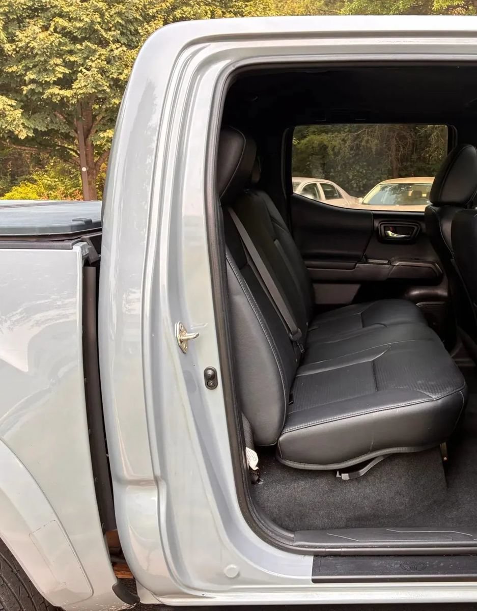Used 2019 Toyota Tacoma TRD Sport AWD/4WD image 29