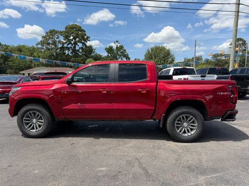 Used 2024 Chevrolet Colorado LT w/ LT Convenience Package II AWD/4WD image 10