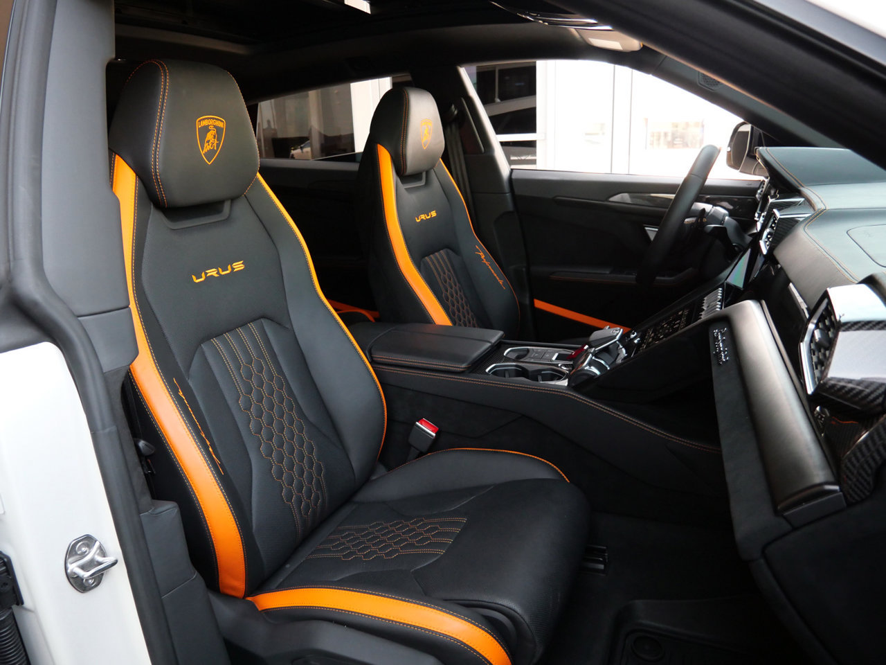 Used 2024 Lamborghini Urus Performante AWD/4WD image 8