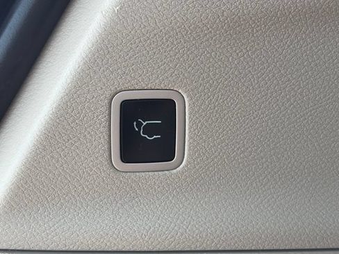 Used 2023 Chrysler Voyager LX FWD image 45