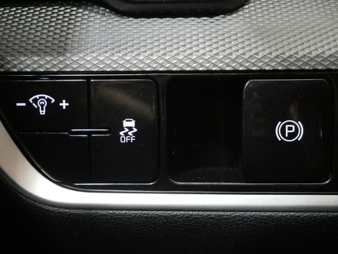 Used 2025 Kia Sportage LX image 14