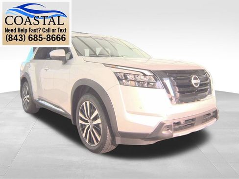 Used 2025 Nissan Pathfinder Platinum w/ Cargo Package FWD image 15