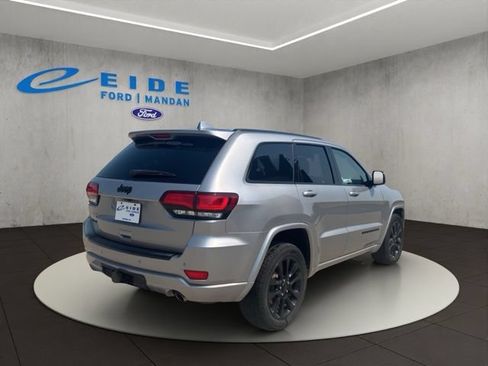 Used 2017 Jeep Grand Cherokee Altitude AWD/4WD image 12