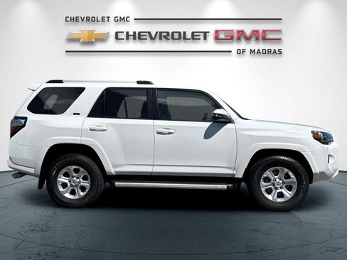 Used 2022 Toyota 4Runner SR5 Premium w/ Moonroof Package RWD image 2