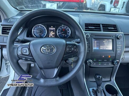 Used 2017 Toyota Camry LE FWD image 18
