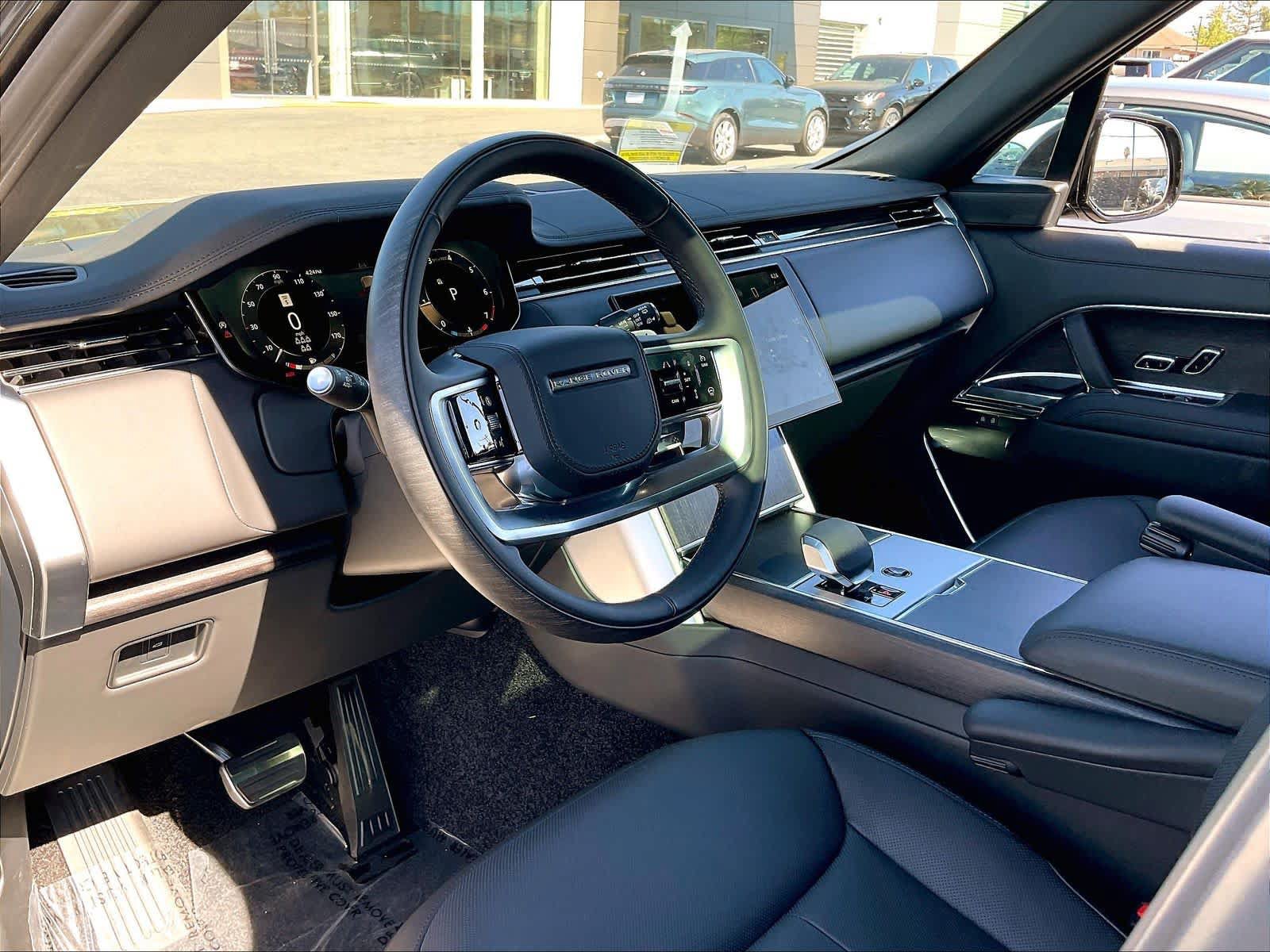 New 2026 Land Rover Range Rover Long Wheelbase SE AWD/4WD image 8