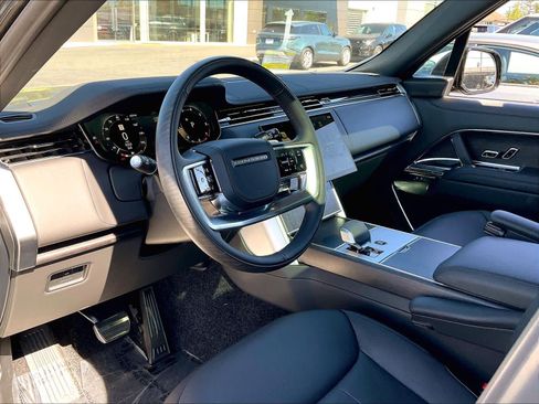 New 2026 Land Rover Range Rover Long Wheelbase SE AWD/4WD image 8