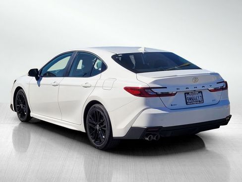 Used 2025 Toyota Camry SE image 6