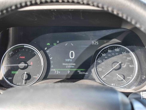 Used 2023 Toyota Sienna Limited image 21