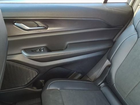 New 2025 Jeep Grand Cherokee L Altitude image 28