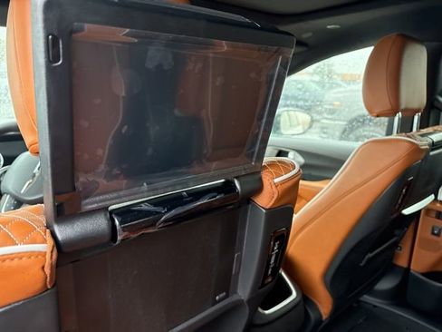 New 2026 Chrysler Pacifica Pinnacle image 18