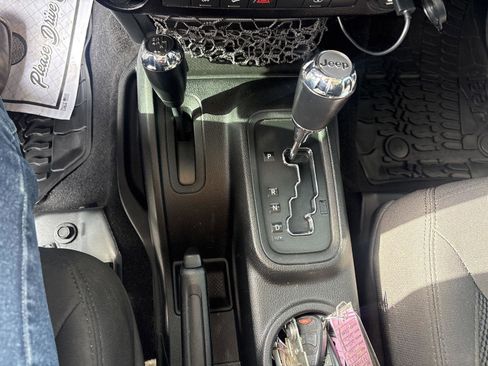 Used 2017 Jeep Wrangler Unlimited Sport AWD/4WD image 21