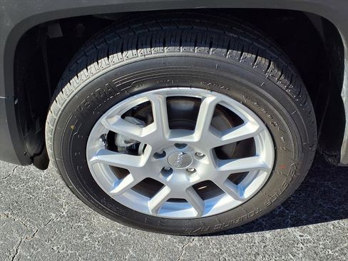 Used 2021 Jeep Renegade Latitude image 20