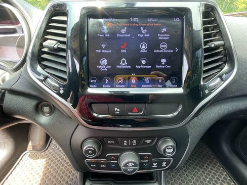 Used 2019 Jeep Cherokee Limited AWD/4WD image 18