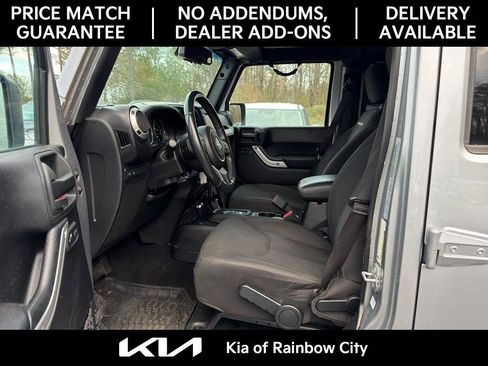 Used 2017 Jeep Wrangler Unlimited Rubicon w/ Connectivity Group image 17