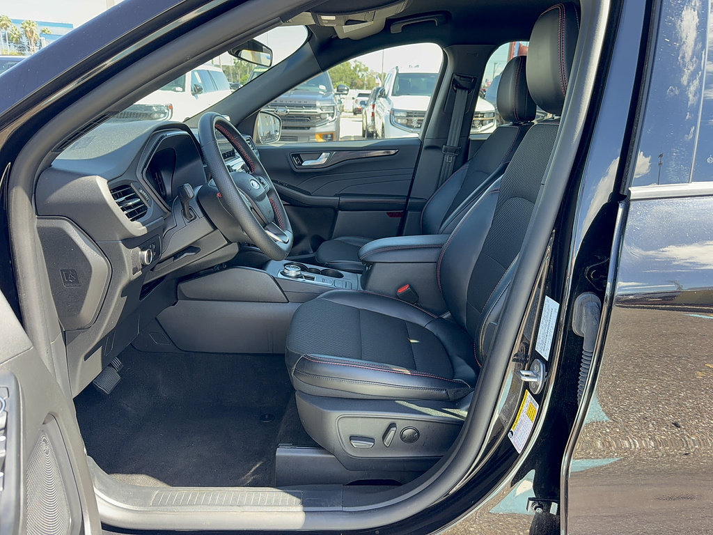Used 2025 Ford Escape ST-Line FWD image 11